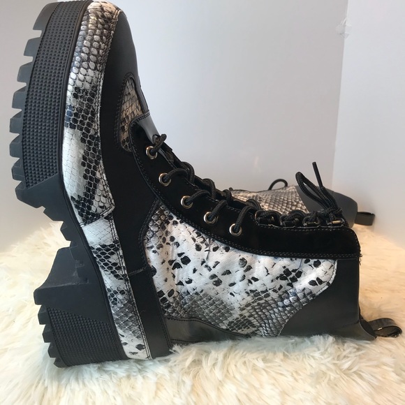 FASHION NOVA PLATFORM SNAKEPRINT LACE BOOT SIZE 11 - Picture 11 of 11
